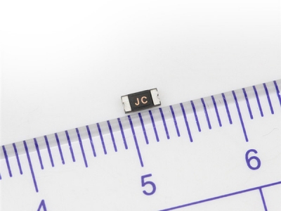 1206SL系列低內(nèi)阻自恢復(fù)保險絲